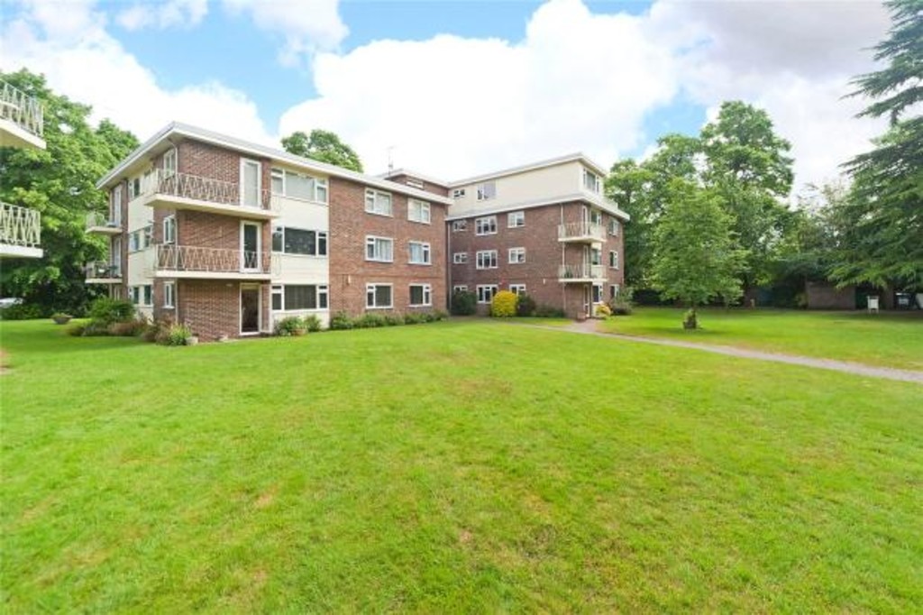 Property in Bramley Hill, South Croydon, CR2 6LL