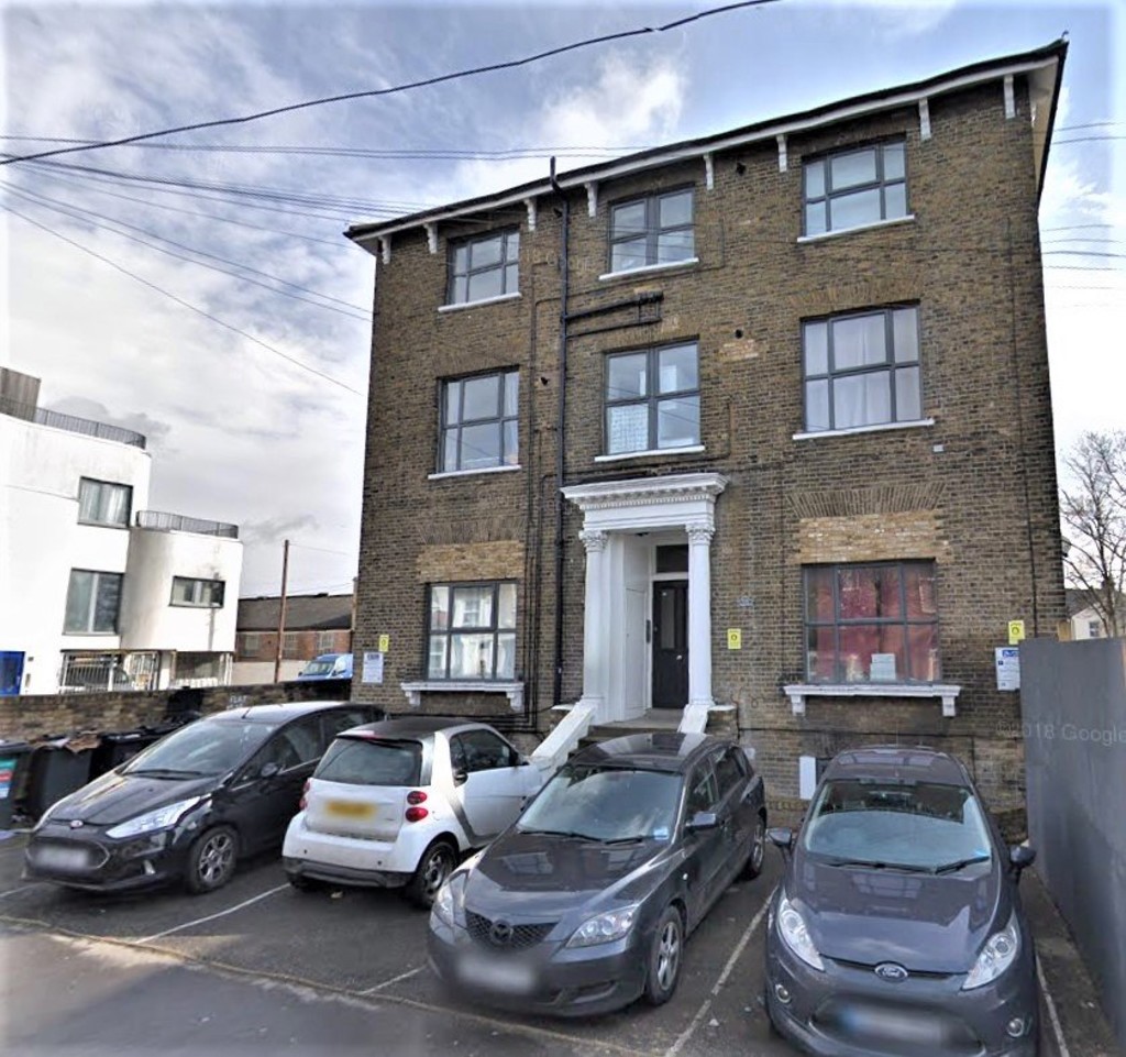 Property in Sydenham Road, Croydon, CR0 2EB