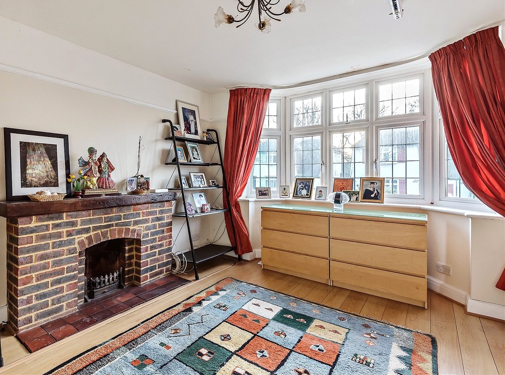 Property in Hartland Way, Croydon, CR0 8RG