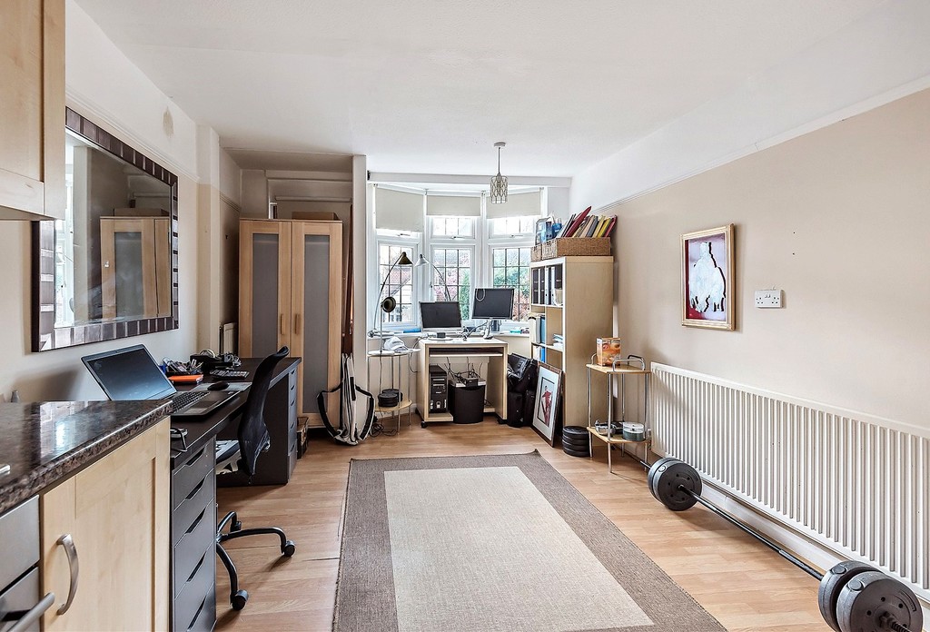 Property in Hartland Way, Croydon, CR0 8RG