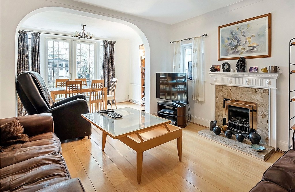 Property in Hartland Way, Croydon, CR0 8RG