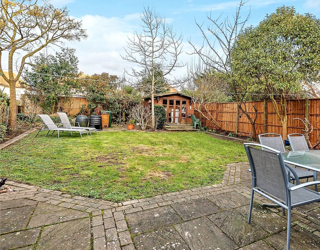 Property in Hartland Way, Croydon, CR0 8RG
