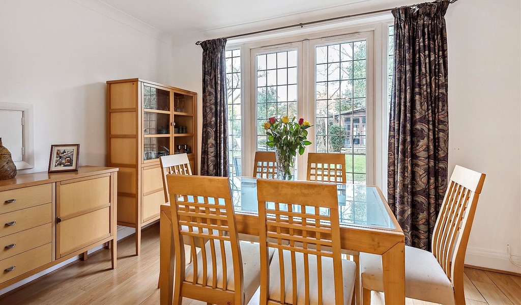 Property in Hartland Way, Croydon, CR0 8RG