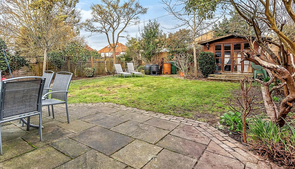 Property in Hartland Way, Croydon, CR0 8RG