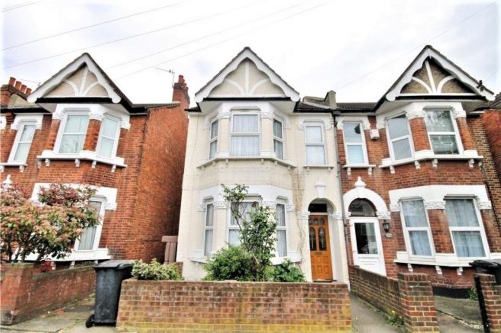 Property in Waddon Park Avenue, Croydon, CR0 4LW
