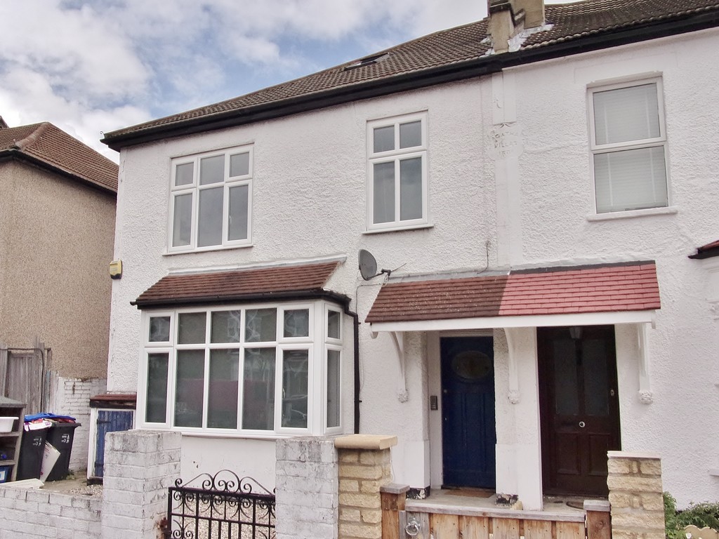 Property in Farnley Road, South Norwood, London, SE25 6PA