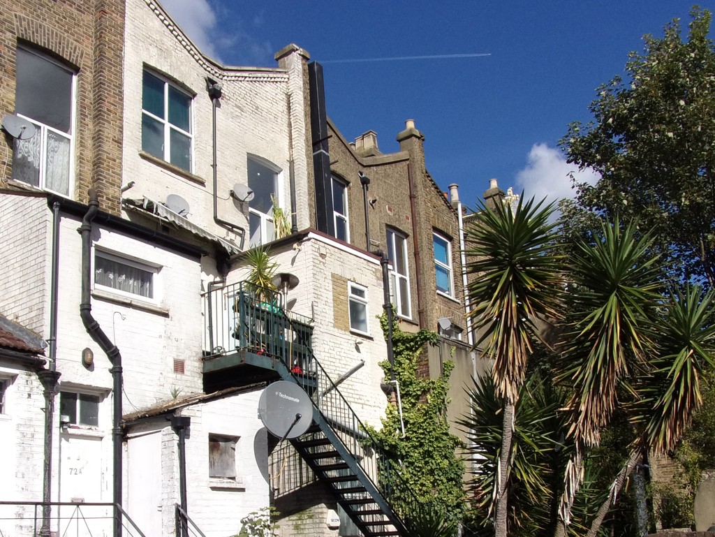 Property in High Street, South Norwood, London, SE25 6EB