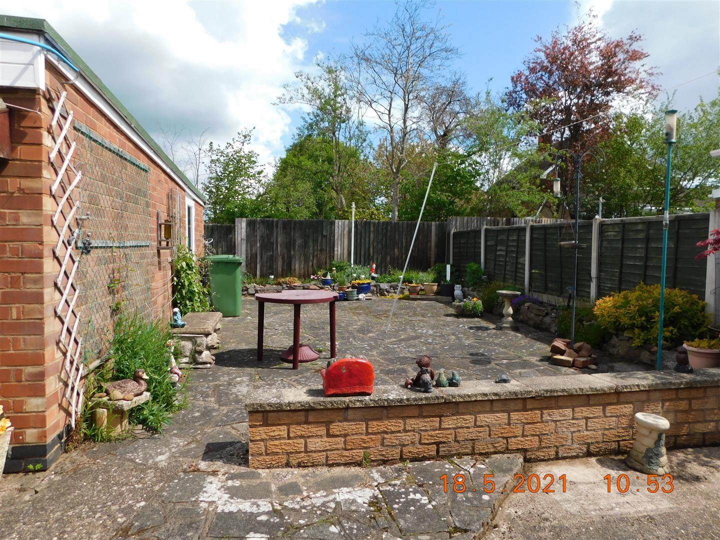 Property in Church Lane, Nuneaton, Warwickshire, CV10 0EY