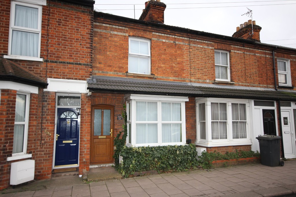 Property in Newnham Avenue, Bedford, Beds