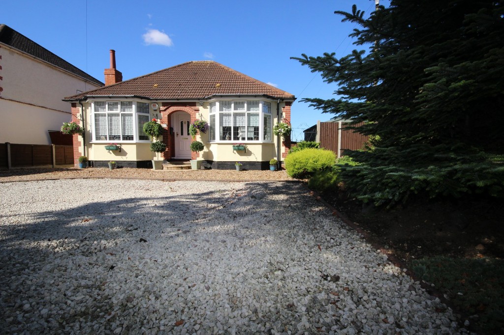 Property in Ampthill Road, Bedford, Beds