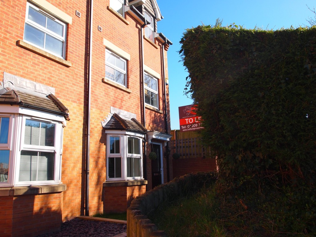 Property in Farriers Way, Killamarsh, Sheffield, S21 1DE