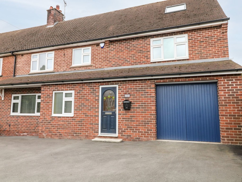 Property in Wales Road, Kiveton Park, Sheffield, S26 5RB