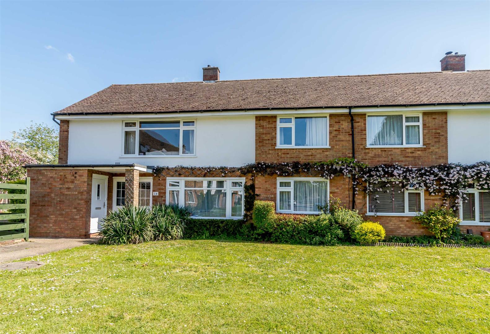 Property in Bullsland Gardens, Chorleywood