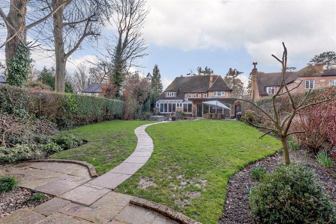 Property in Chalfont Lane, Chorleywood