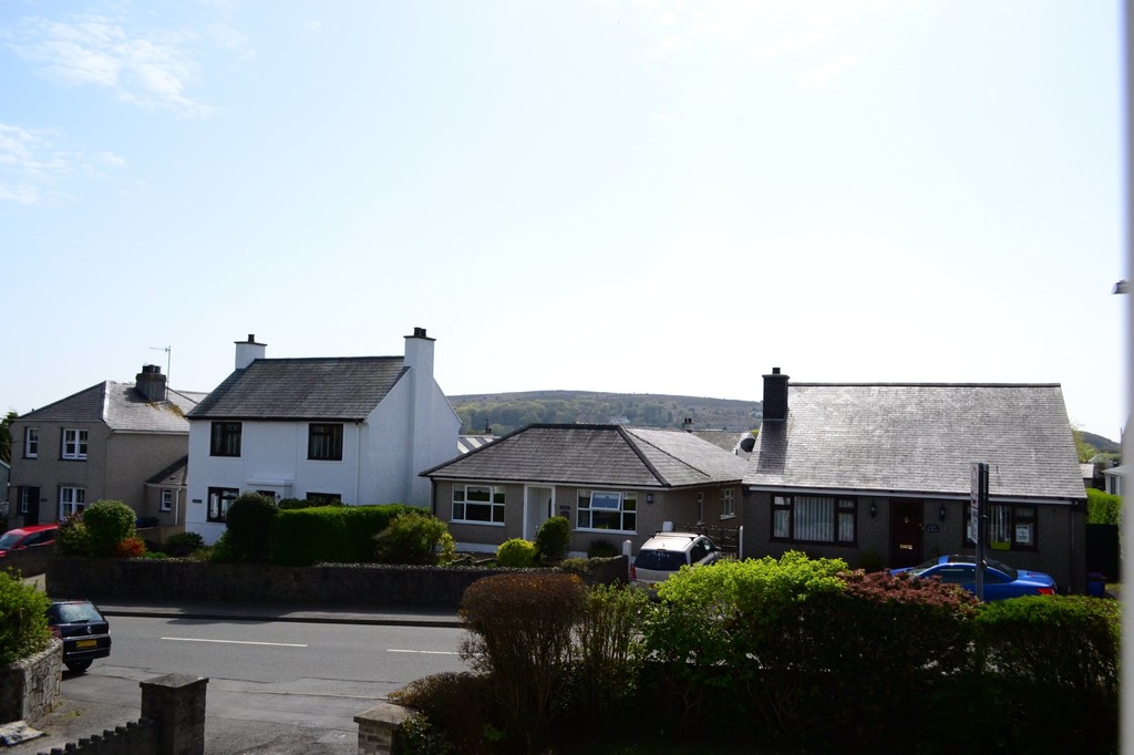 Property in Llanbedrog, Pwllheli, Gwynedd, LL53 7NU