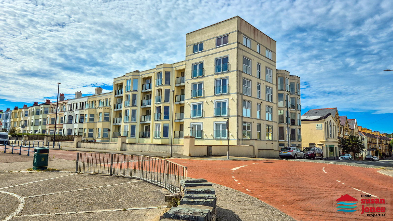 West End Parade, Pwllheli LL53