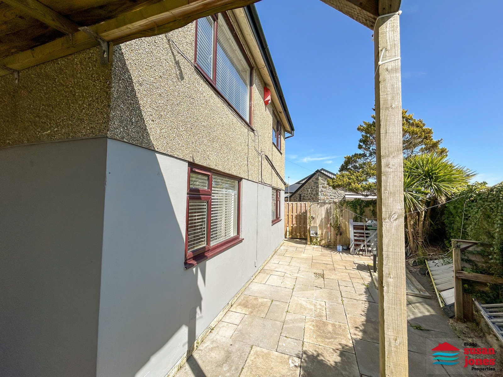 Y Maes, Cricieth|Criccieth LL52