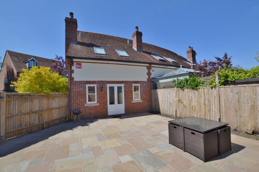 Property in Petersfield Road , Midhurst