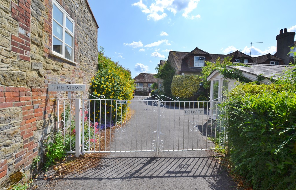 Property in High Street, PETWORTH, West Sussex