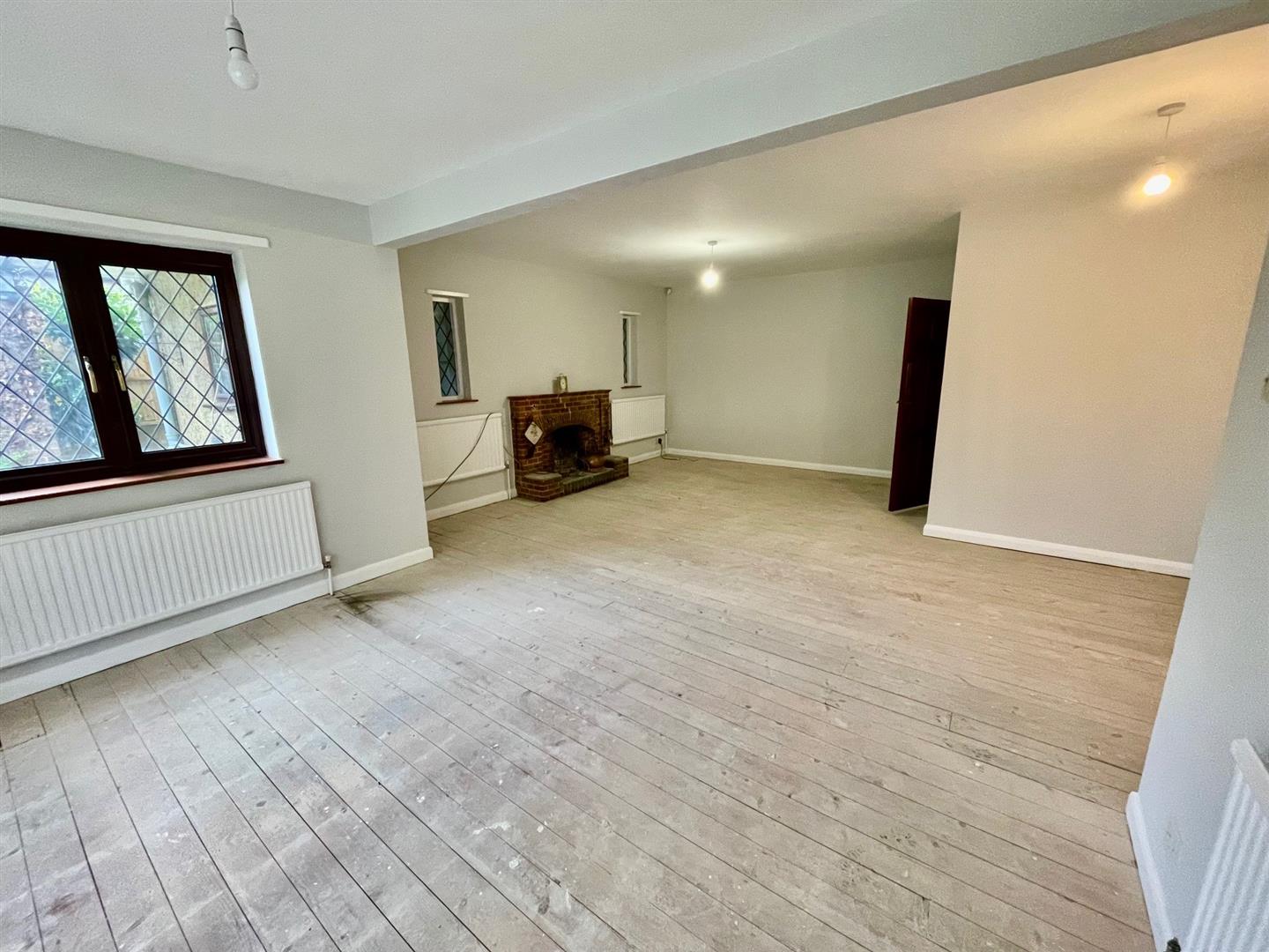 Property in Horns Oak Road, Meopham, DA13