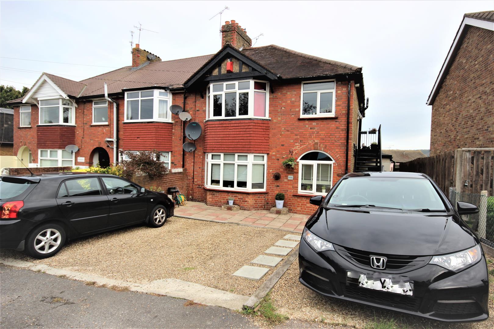 Property in Hillingdon Avenue, Sevenoaks, TN13