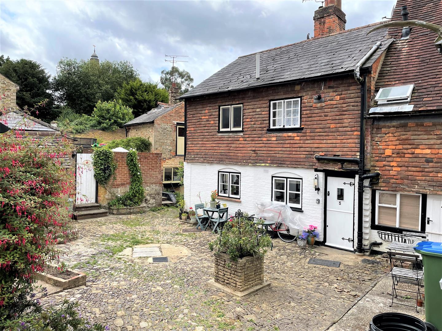 Property in Six Bells Lane, Sevenoaks, TN13