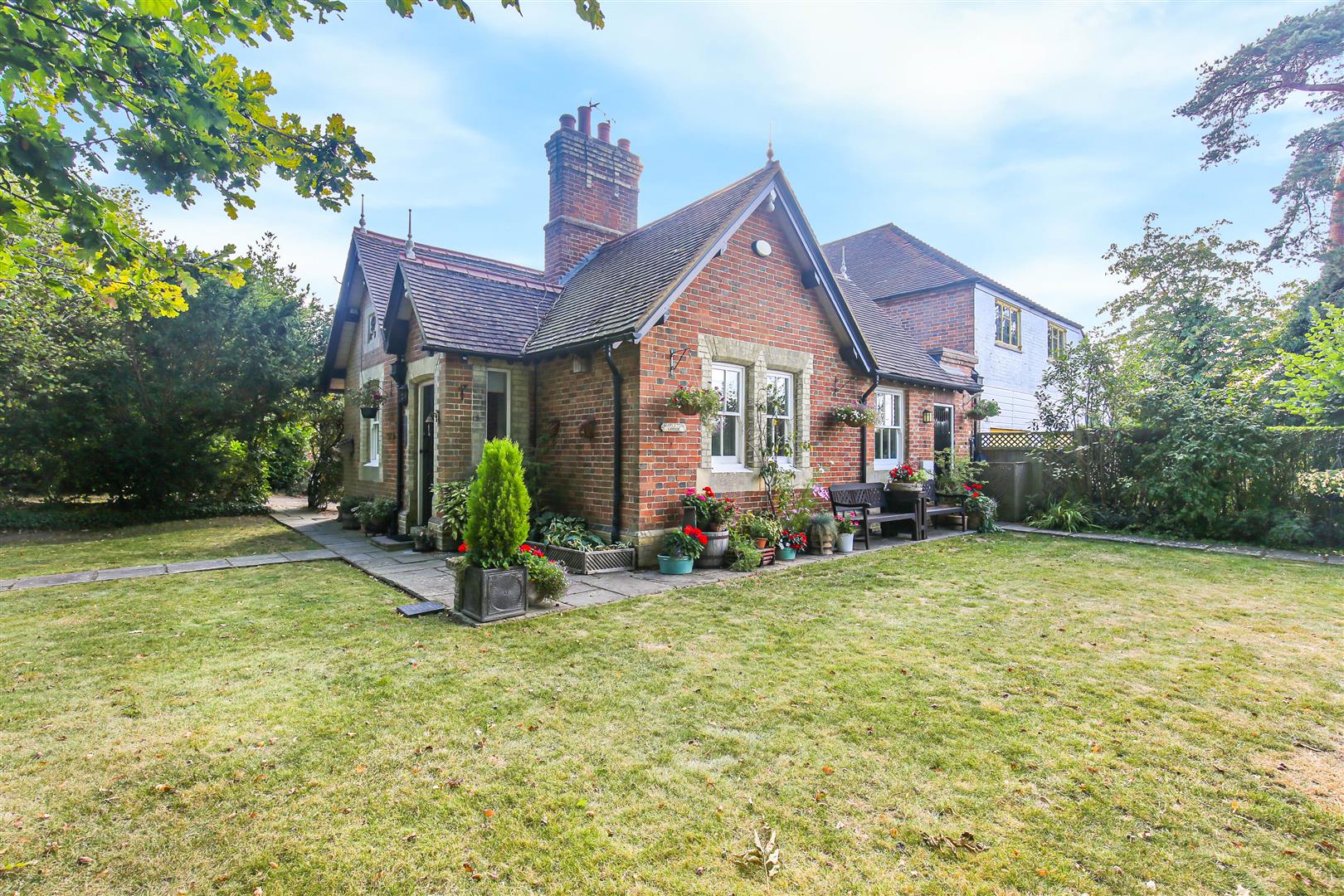 Property in Mapleton Road, Four Elms, TN8