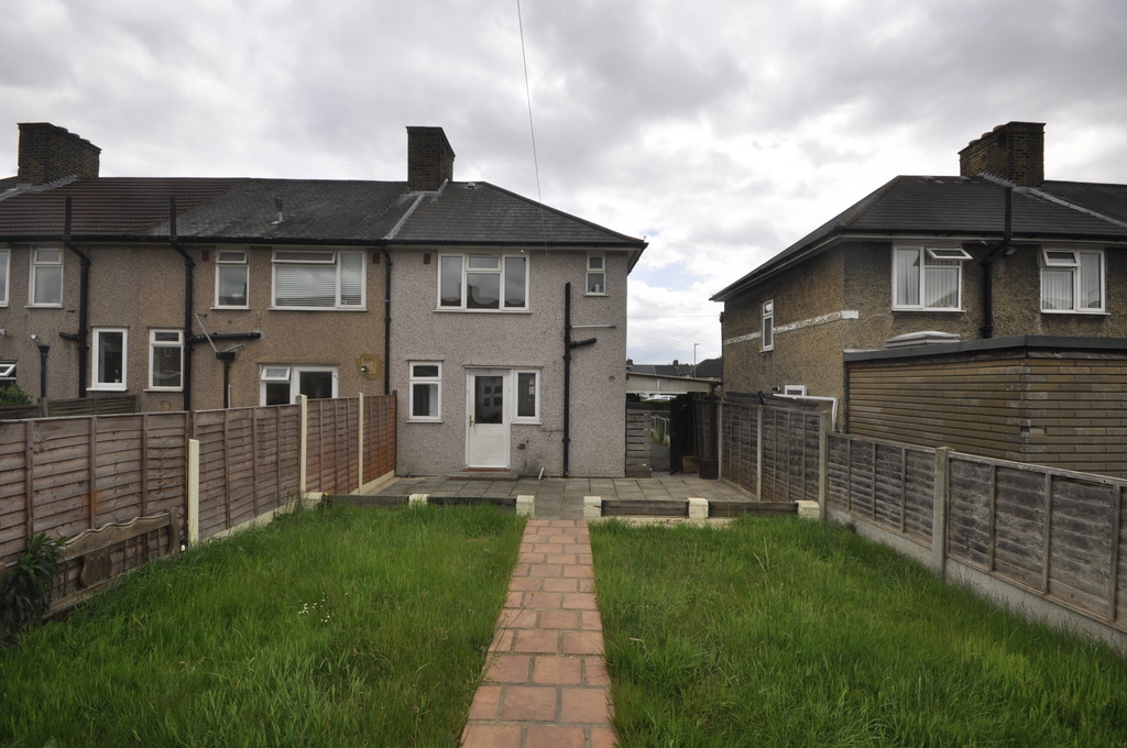 Property in Peartree Gardens, Dagenham, RM8 2YR