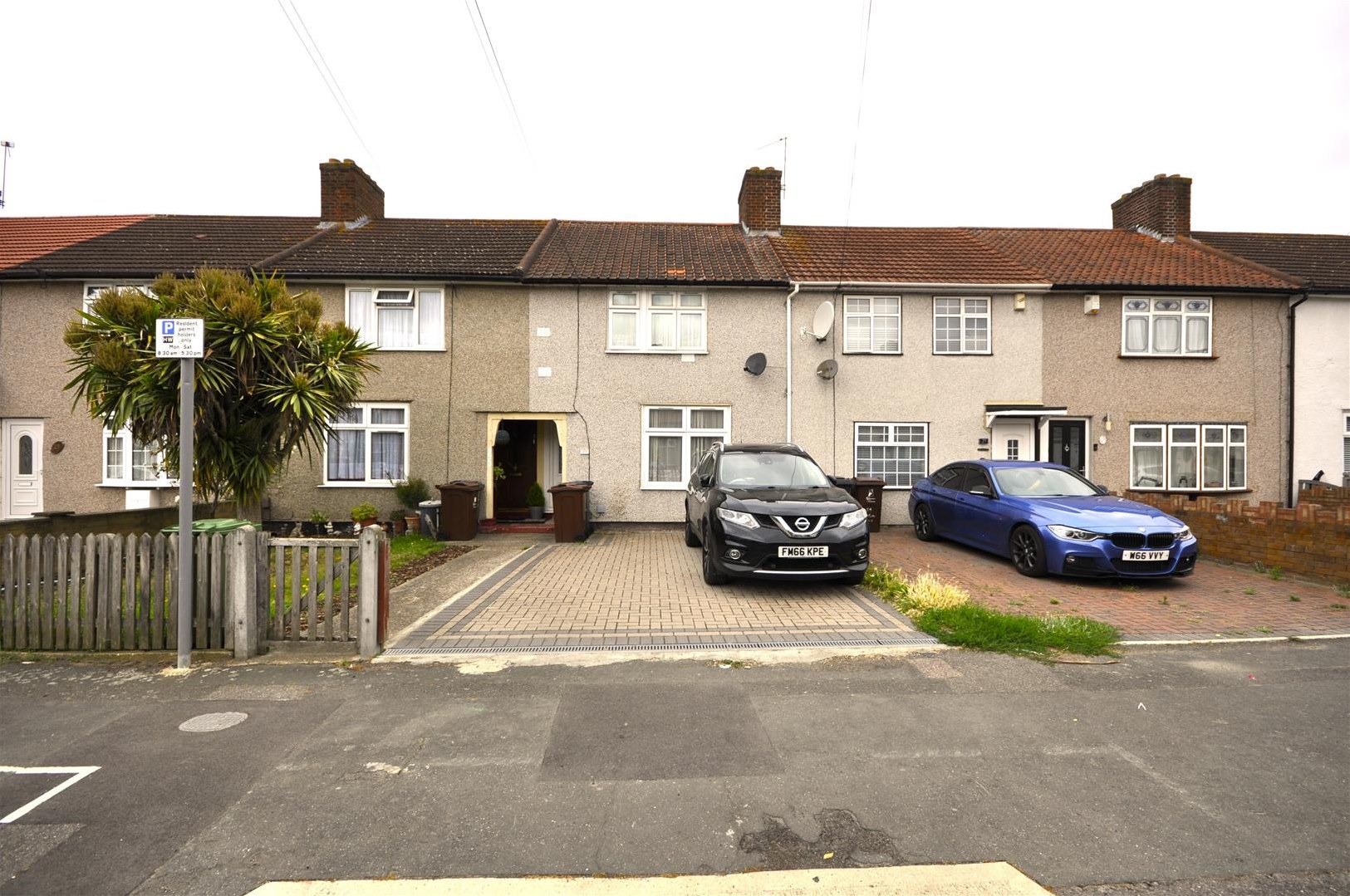 Property in Pasture Road, Dagenham, RM9 5BJ