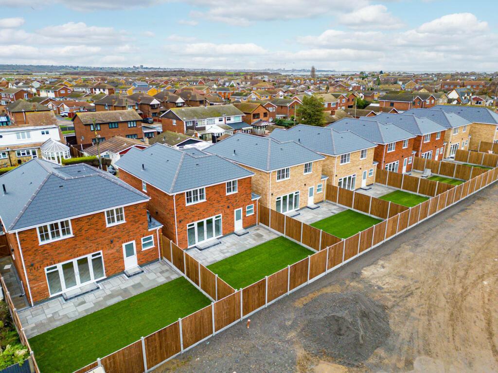 Property in Winterswyk Avenue, Canvey Island, SS8 8PA