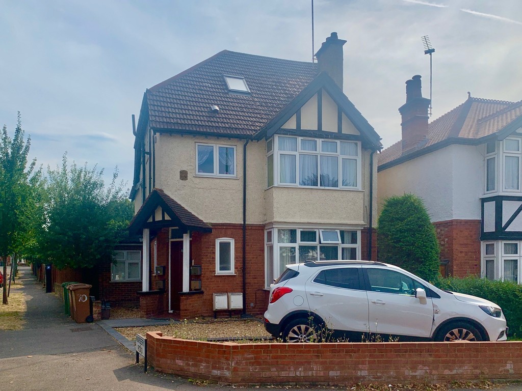 Property in Benhill Avenue, Sutton, SM1 4DN