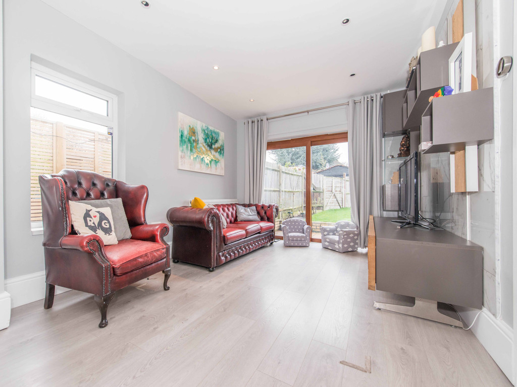 Property in Park Lane, Carshalton, SM5 3DX