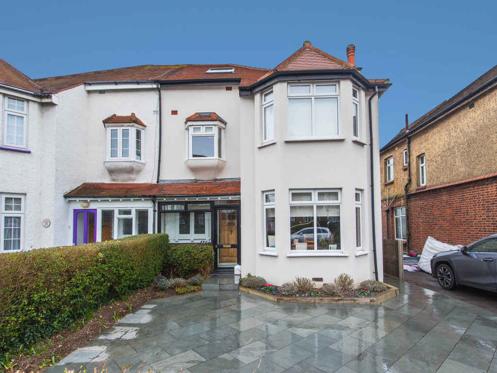 Property in Carshalton Road, Sutton, SM1 4NG
