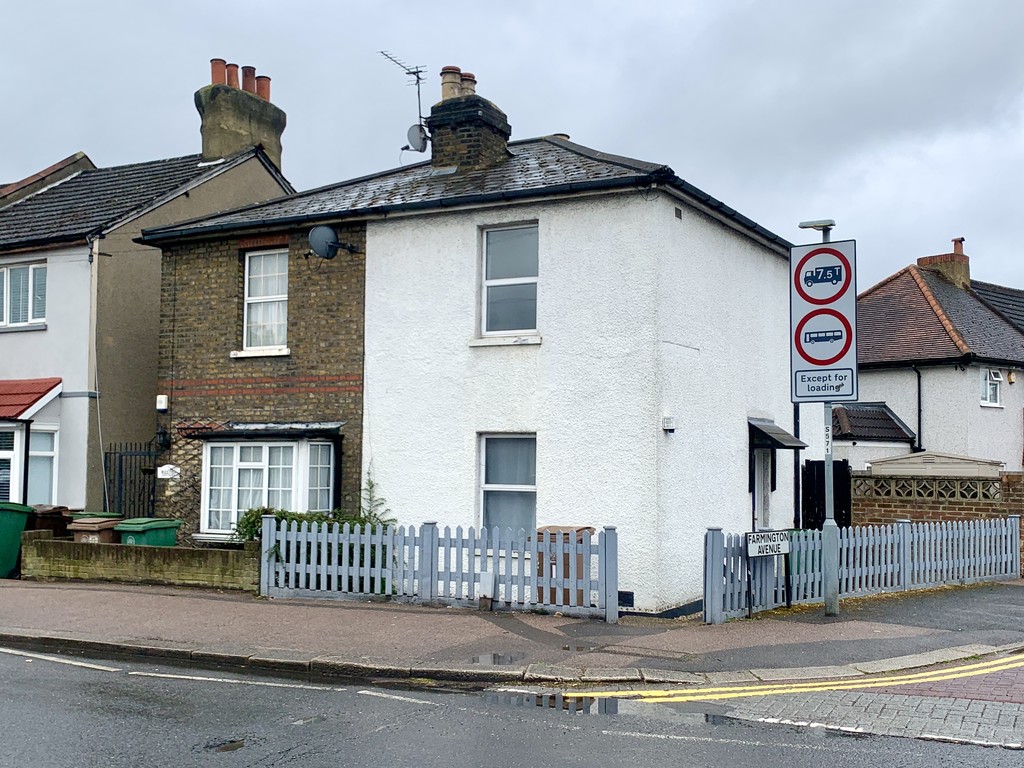 Property in Wrythe Lane, Carshalton, SM5 2RW