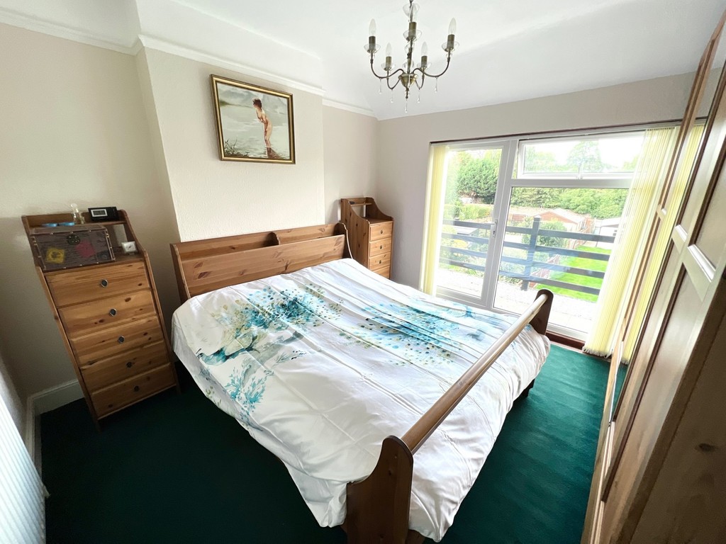 Property in Grosvenor Avenue, Carshalton, SM5 3EP