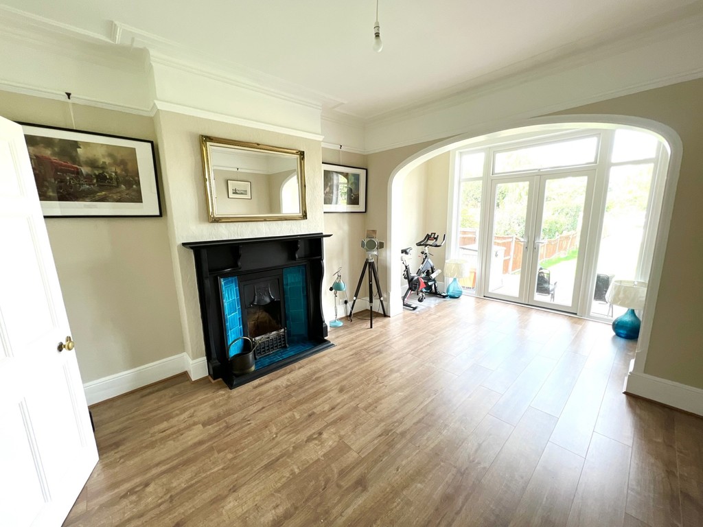 Property in Grosvenor Avenue, Carshalton, SM5 3EP