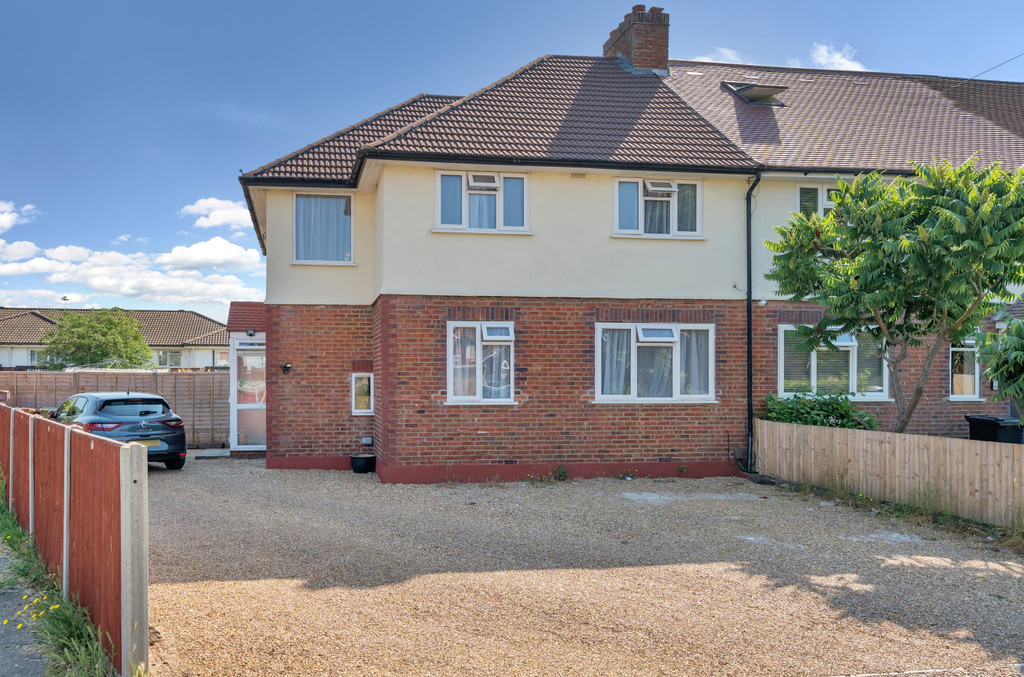 Property in Simms Close, Carshalton, SM5 2SJ