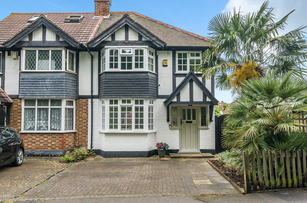 Property in River Gardens, Carshalton, SM5 2NH