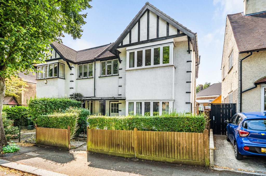 Property in Carshalton Park Road, Carshalton, SM5 3SF