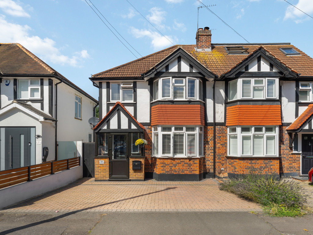 Property in The Causeway, Carshalton, SM5 2LZ