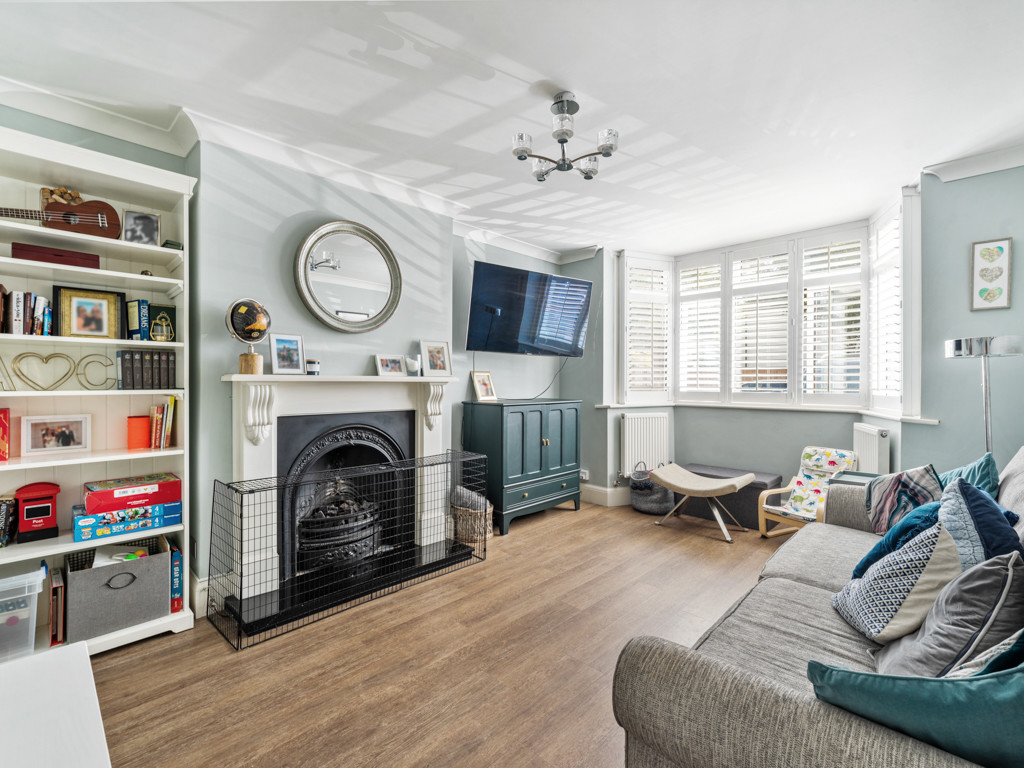 Property in The Causeway, Carshalton, SM5 2LZ