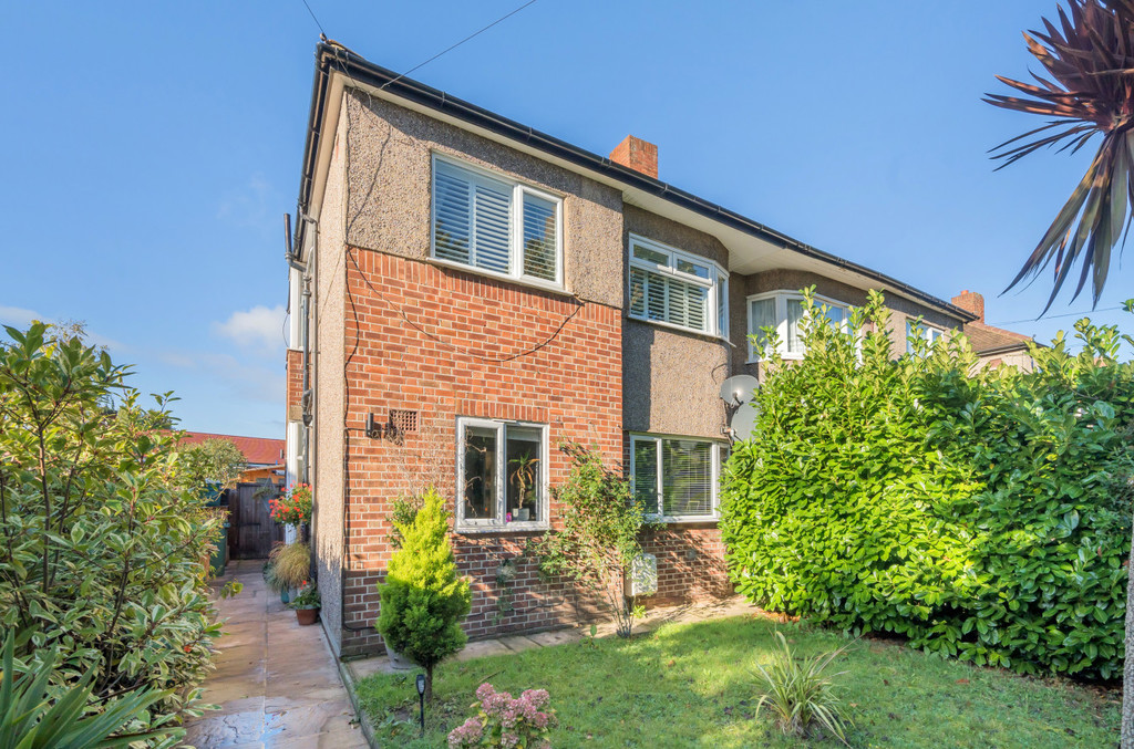 Property in Green Wrythe Lane, Carshalton, SM5 2ST
