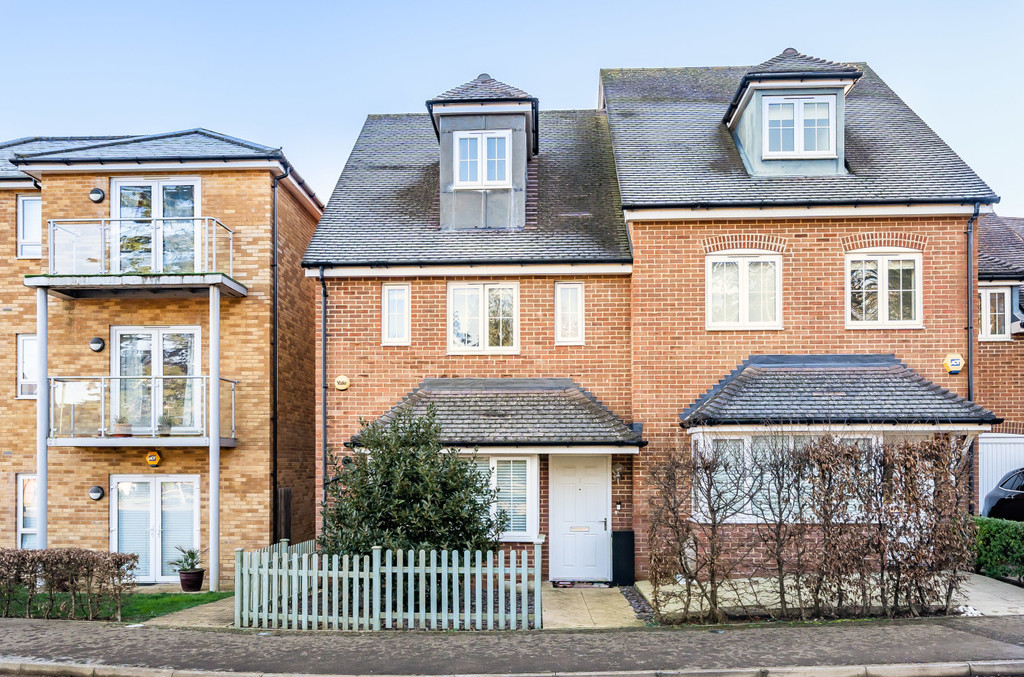 Property in Damson Way, Carshalton, SM5 4AY