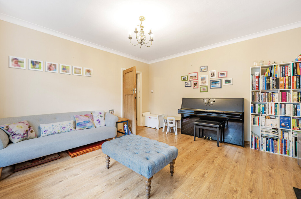 Property in Wales Avenue, Carshalton, SM5 3QN