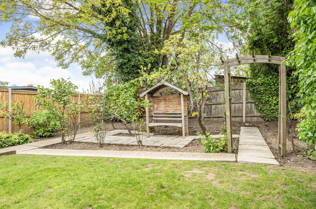 Property in Wales Avenue, Carshalton, SM5 3QN