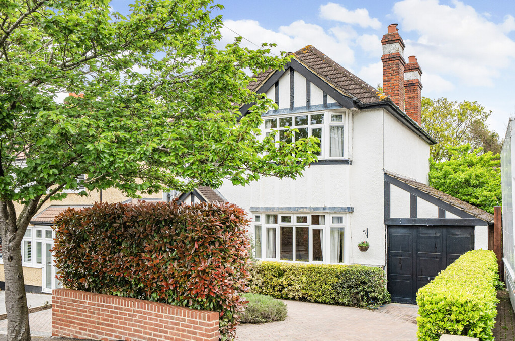 Property in Wales Avenue, Carshalton, SM5 3QN