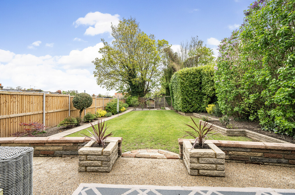 Property in Wales Avenue, Carshalton, SM5 3QN