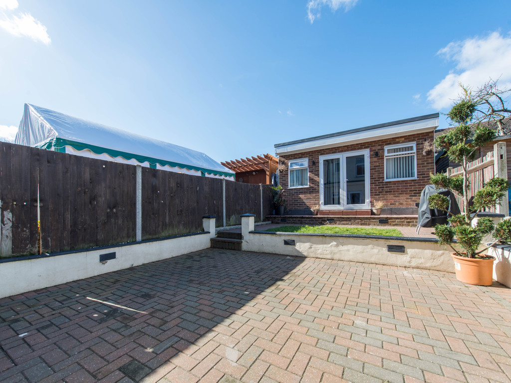 Property in Lynwood Gardens, Croydon, Surrey, CR0 4QH