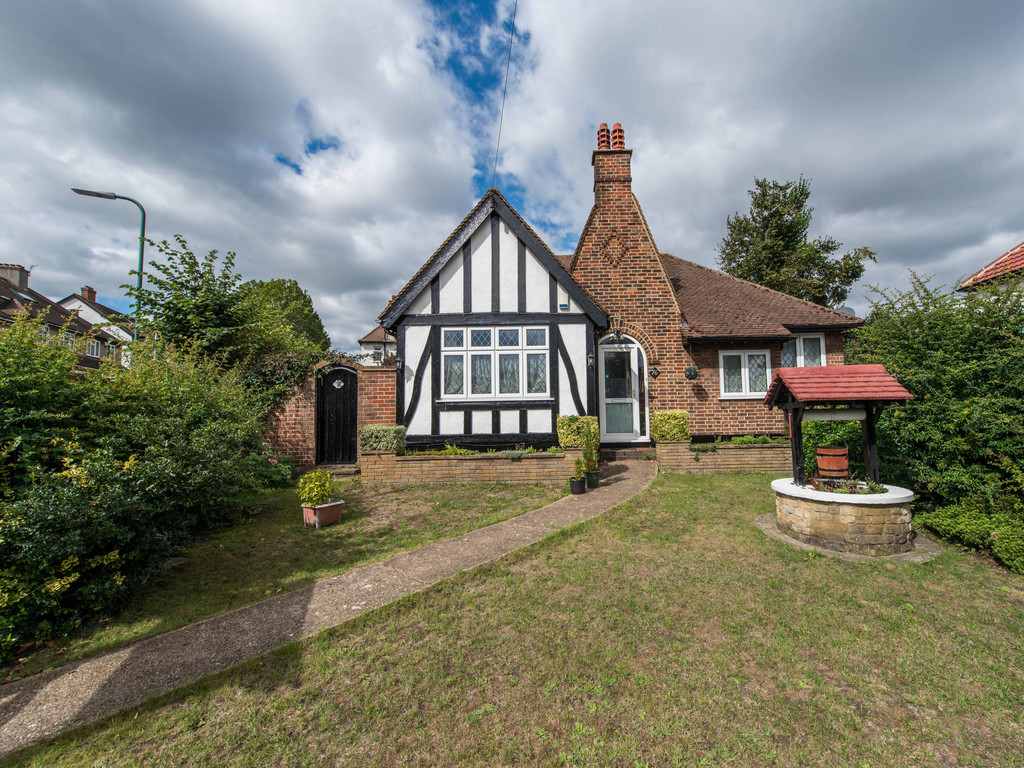 Property in Lavender Vale, South Wallington, Surrey, SM6 9QT