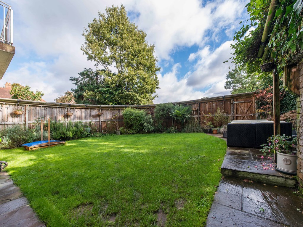 Surrey Estate Agents Paul Graham